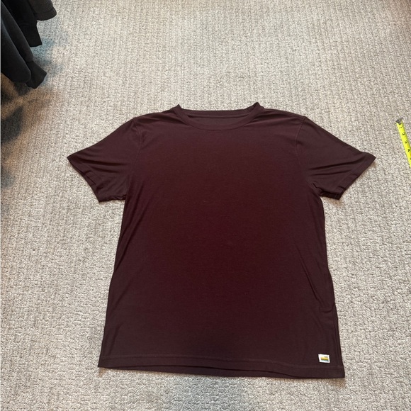 Vuori Strato Tech Oxblood Maroon Short Sleeve Tee Size Medium - Picture 3 of 8